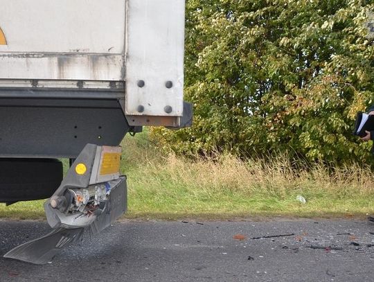 Po zderzeniu z ciężarówką 48-latek trafił do szpitala