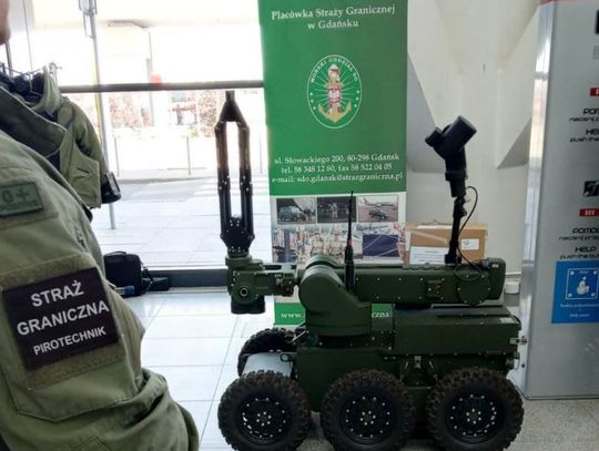 PODRÓŻE: Nastolatek nie poleciał przez żart o bombie. Alarm na gdańskim lotnisku