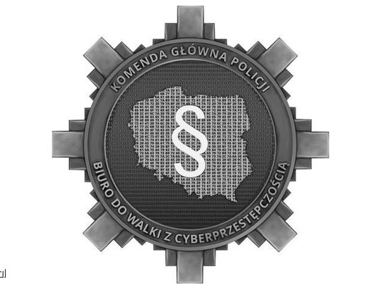 Policja ostrzega przed kodami QR umieszczonymi na bankomatach! 