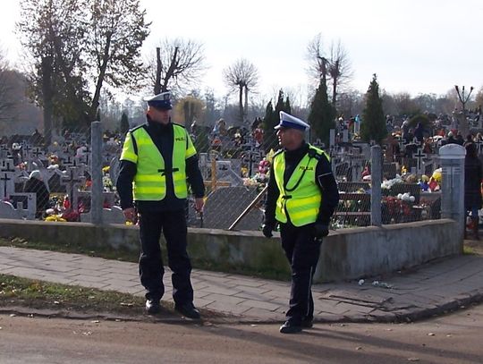 Policja przy cmentarzach i na drogch. Rusza akcja &quot;Znicz 2013&quot;