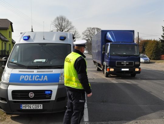 Policjanci dbają o bezpieczeństwo na krajowej „22” 