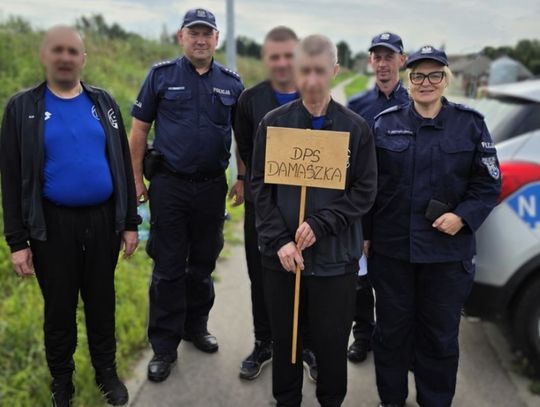 Policjanci na trasie VII Marszu na orientację