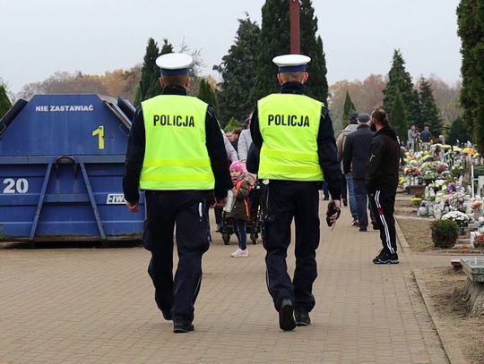 Policjanci podsumowują tegoroczną akcję ZNICZ. 20 wypadków i 84 kierujących po alkoholu