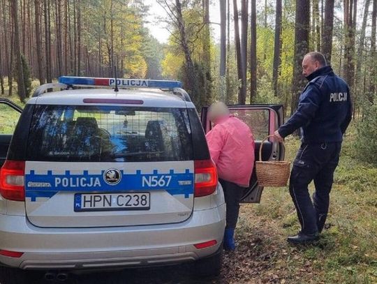 Policjanci pomogli kobiecie, która zgubiła się w lesie