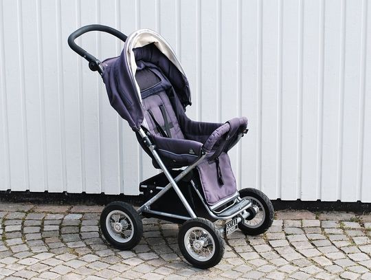 Policjanci szukają właściciela wózka... 