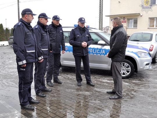 Policjanci z Posterunku Policji w Zblewie otrzymali nowy radiowóz 