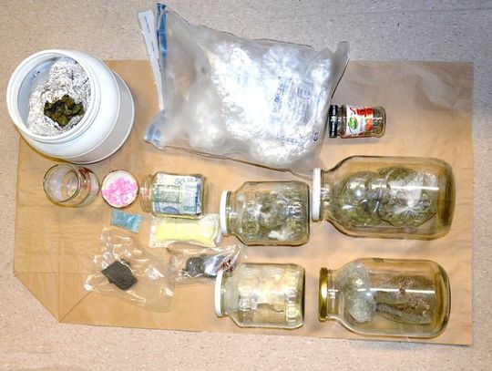 Policjanci zatrzymali 2 mężczyzn i zabezpieczyli znaczną ilość narkotyków 