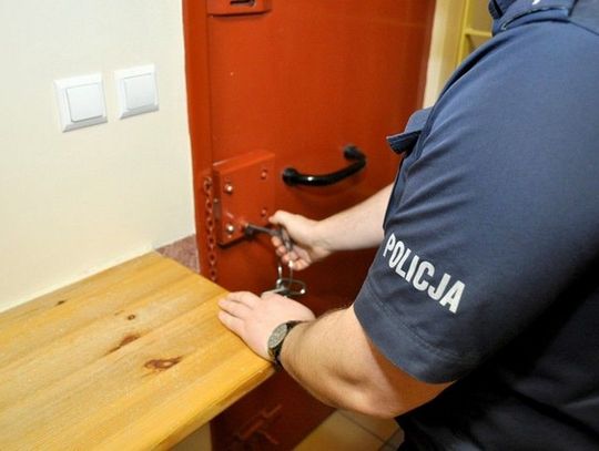 Policjanci zatrzymali 43-latka poszukiwanego listem gończym 