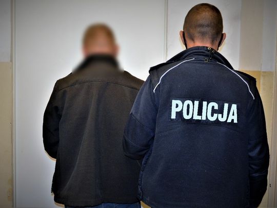 Policjanci zatrzymali 46-latka za obrazę sądu 