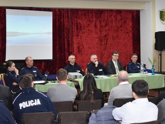 Policyjna debata o bezpieczeństwie. Funkcjonariusze spotkali się z mieszkańcami Lubichowa 