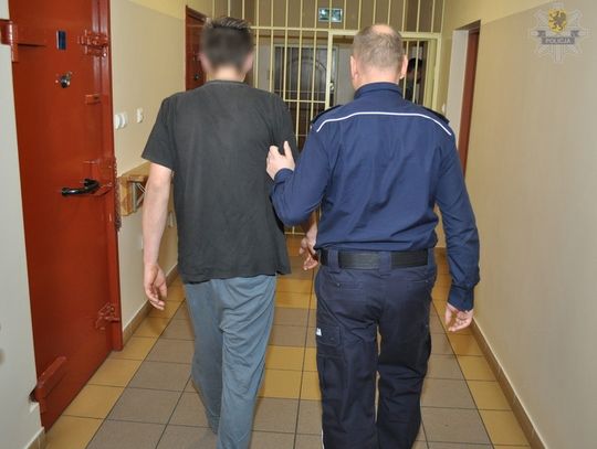 Policyjny dozór za posiadanie narkotyków. Marihuanę i amfetaminę ukrył w metalowej kasetce 