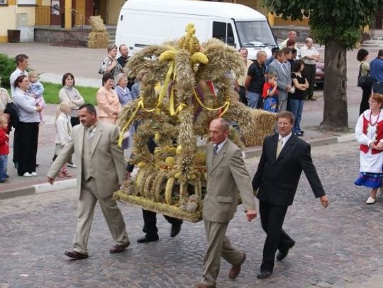 Pomimo żywiołowych klęsk zebrano obfite plony 