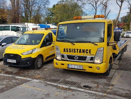 Pomoc drogowa w nocy i w święta – ile kosztuje i czego się spodziewać?