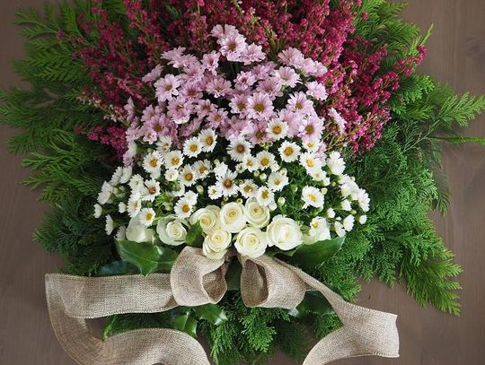 Pomysł na przystrojenie grobu. Jak przygotować wiązankę?  