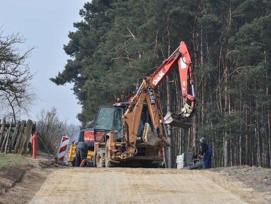 Poprawi się stan dróg. Ruszają prace na drogach w gminie Zblewo. 