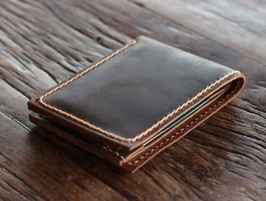 Portfel czeka na właściciela. Zgubiłeś? Skontaktuj się z policją