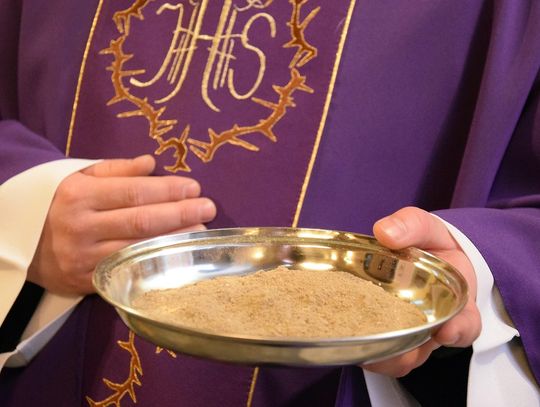 Posypmy głowy popiołem, uderzmy przed Panem czołem...