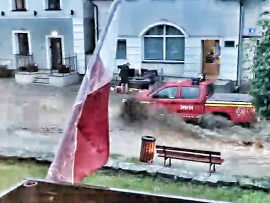 Powódź w powiecie elbląskim. Zalane ulice, piwnice i domy – mieszkańcy walczyli z żywiołem