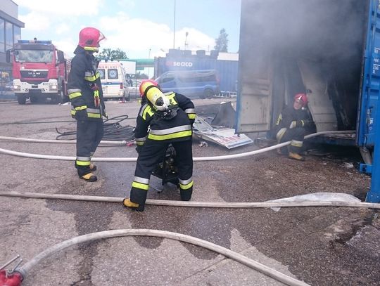 Pożar kontenera z elementami samochodowymi przy ulicy Tczewskiej