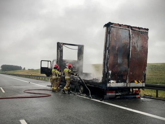  Pożar na autostradzie A1. Spłonął TIR z naczepą 