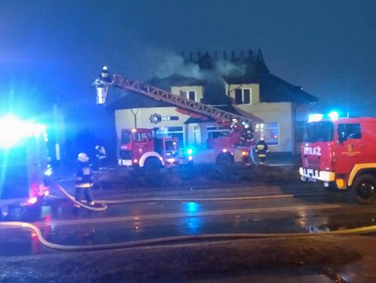 Pożar wybuchł nad ranem. Mieszkańców Skórcza obudziły syreny straży 