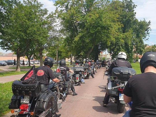 Pożegnanie 23-letniego Jakuba. W ostatniej drodze towarzyszyli mu motocykliści 