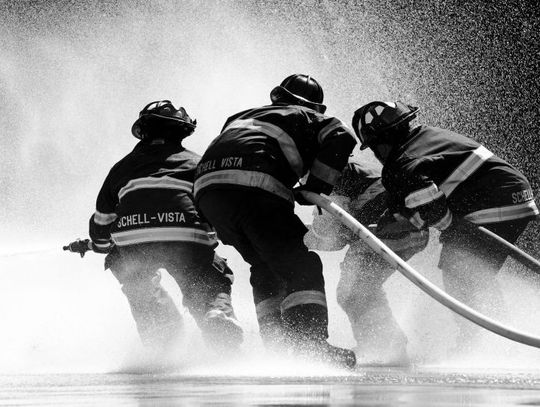 Praktyczne wyposażenie dla strażaków - co można znaleźć w dobrym sklepie strażackim?