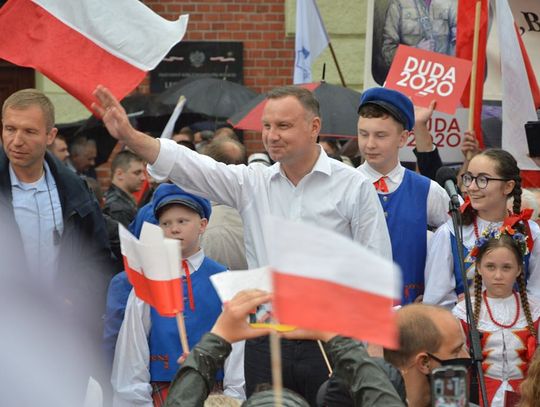 Prezydent Andrzej Duda w Starogardzie: „Pod biało-czerwoną flagą, wokół naszego Mazurka Dąbrowskiego jest miejsce dla każdego, dla każdego w naszym kraju”