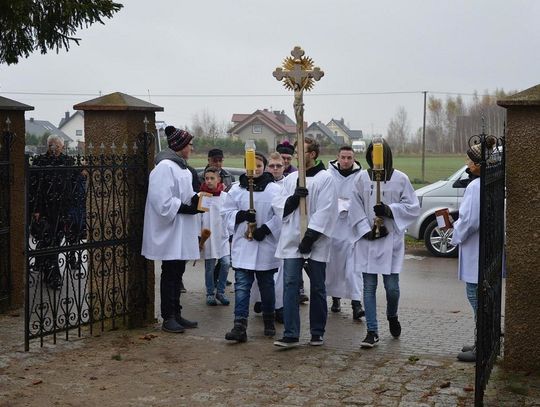 Procesje na cmentarzach. Gdzie i o której? 