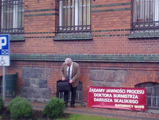 PROTEST - chcą ujawnienia sprawy o zniesławienie burmistrza 