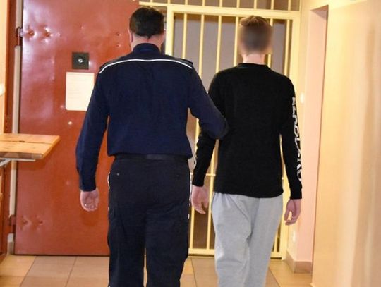 Przenosił w reklamówce narkotyki. 18-latek został zatrzymany