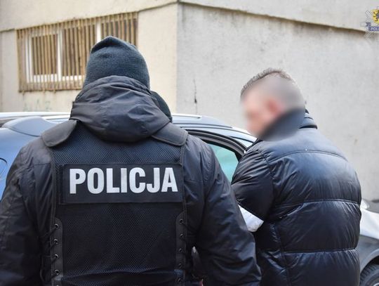 Przez blisko dekadę ukrywał się przed policją. Przez ten czas funkcjonariusze deptali mu po piętach, aż wczoraj zapukali do jego drzwi... 