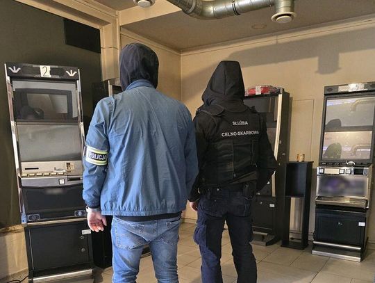 Punkt hazardowy zlikwidowany. Policjanci i KAS zabezpieczyli nielegalne automaty