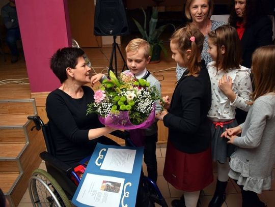 Radośnie i wzruszająco. Mieszkańcy podziękowali pani sołtys 