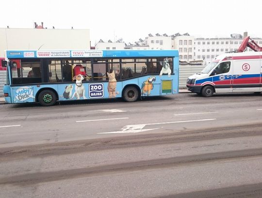 Reanimacja w centrum miasta. W autobusie zmarł pasażer 
