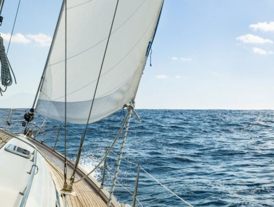 Rejsy jachtem i nauka żeglowania