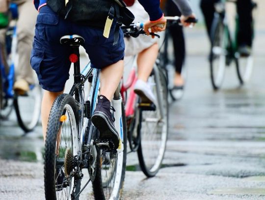 Rowerzyści kontra piesi  Dla kogo jest chodnik? 