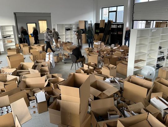 Rozbita grupa handlowała suplementami zawierającymi narkotyki i sterydy