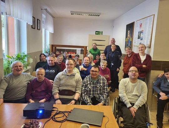 Rozmawiali o bezpieczeństwie i oszustwach. Ważne spotkanie w Narkowach