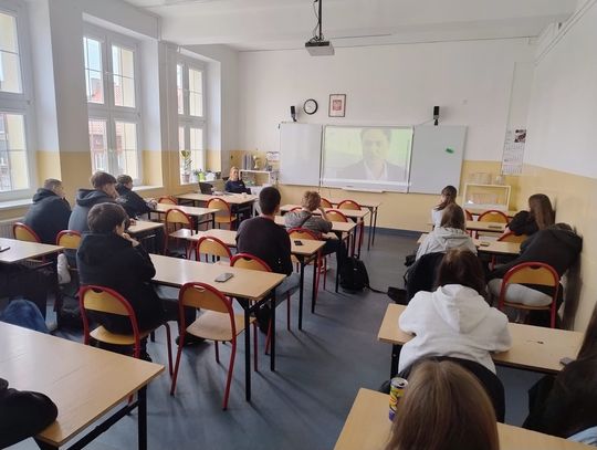 Rozmowy o przemocy z uczniami „Sambora” – policjantka o odpowiedzialności i emocjach