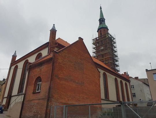 Ruszył remont kościelnej wieży.  Wizytówka miasta zostanie odnowiona