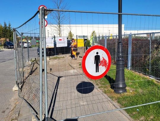 Ruszyła przebudowa deptaka w kierunku osiedla w Zblewie