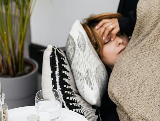 Saszetka na grypę i tabletka na ból? Podwajasz paracetamol