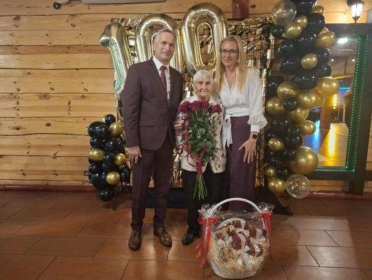 Setne urodziny mieszkanki gminy Kaliska! Solenizantkę odwiedził wójt Sławomir Janicki Setne urodziny mieszkanki gminy Kaliska! Solenizantkę odwiedził wójt Sławomir Janicki