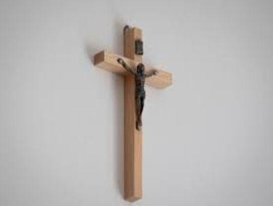 Skandal w szkole na Kaszubach. Krzyż wyrzucony do kosza – to hańba i przekroczenie wszelkich granic