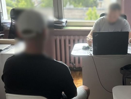 Skarpetkowy biznes nie wypalił – 48-latek zatrzymany z podróbkami w bagażniku