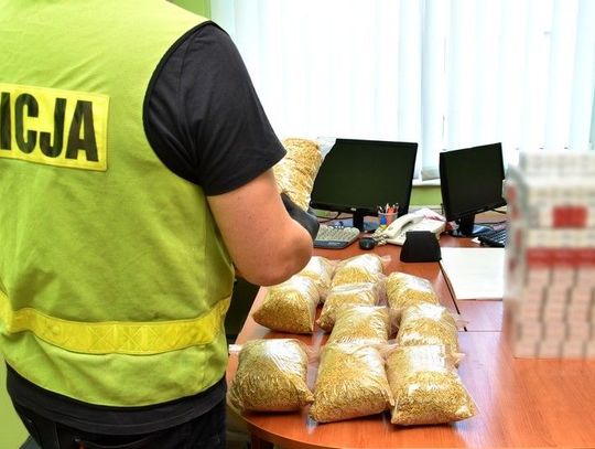SKÓRCZ: Policjanci zabezpieczyli papierosy i tytoń bez akcyzy (FILM)