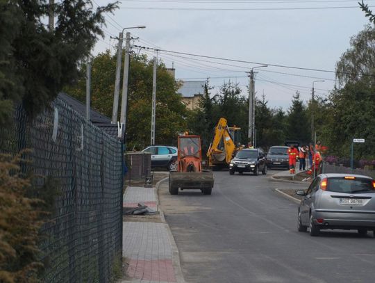 Spowalniacze nie wchodzą w grę - poszerzenie chodnika jednak możliwe? Potrzeba do tego zgody mieszkańców