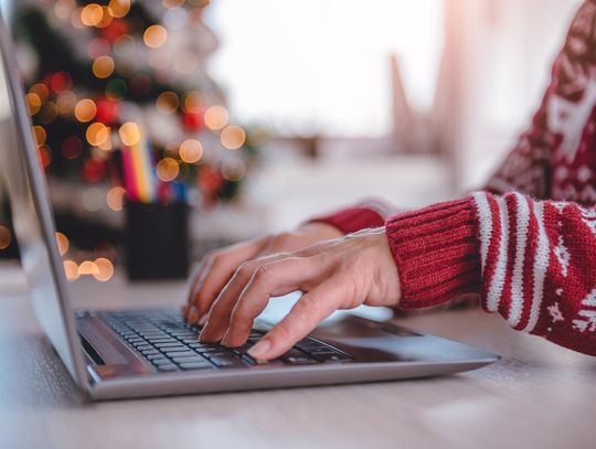 Sprzęty, które idealnie sprawdzą się na prezent. Sprawdź propozycje świątecznych gadżetów.