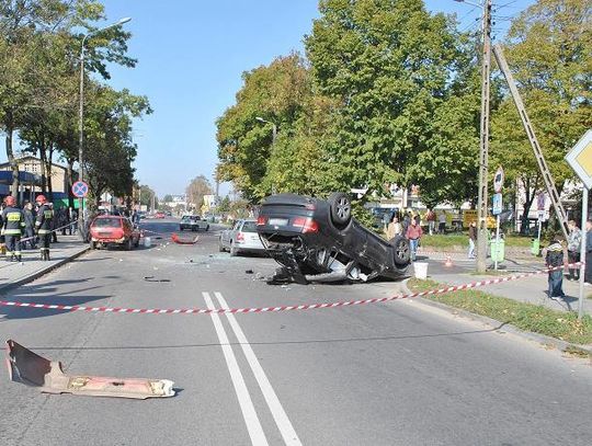 Staranował cztery auta, dwie osoby trafiły do szpitala 